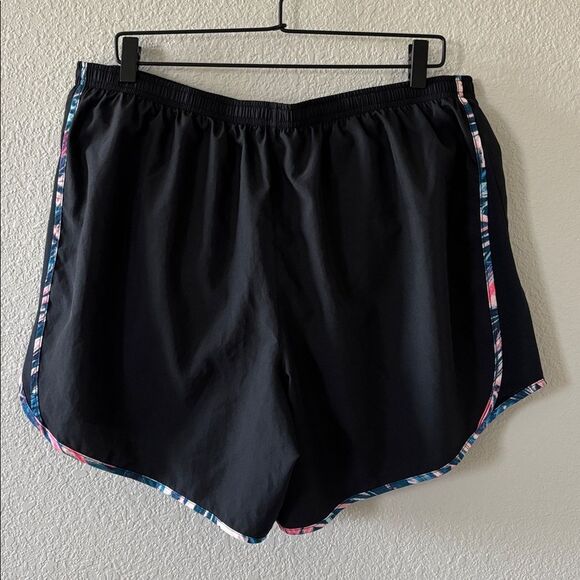 NIKE Black Lined Athletic Shorts size 1x - Picture 4 of 5